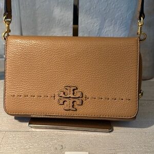 Tory Burch McGraw flat wallet crossbody in Baguette EUC